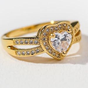 New Vanessa Mooney THE MOLLY HEART RING